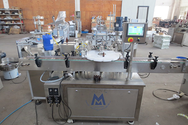 小瓶油精油灌裝