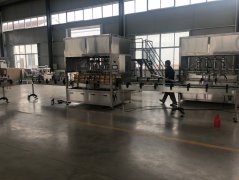 伺服活塞直線灌裝機（jī）工（gōng）廠